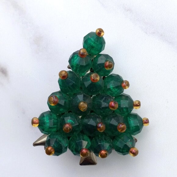 Christmas Tree Brooch Faceted Green Beads w Red Toppers 1960s - Picture 1 of 11